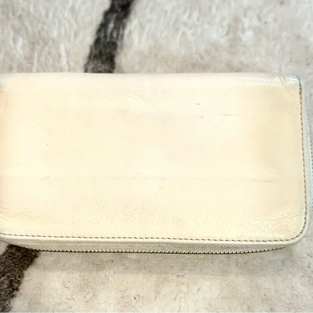 Chloe Cream Leather zipper wallet with Silver Bow - Picture 2 of 7
